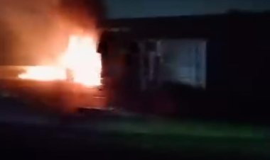 اشتعال سيارة نقل اصطدمت بأخرى في الطريق الأوسطي  