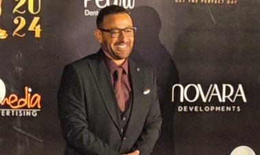 أحمد السقا يفوز بجائزة النجم الذهبي في مهرجان الأفضل ويهديه لوالده المخرج صلاح السقا