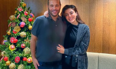 "بإطلالة أنيقة" محمد حلاوة ينشر أحدث صورة له مع زوجته الفنانة ريهام حجاج