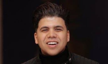 «كان هيفجر قنبلة».. عمر كمال يكشف تفاصيل نجاته من سطو مسلح في أمريكا