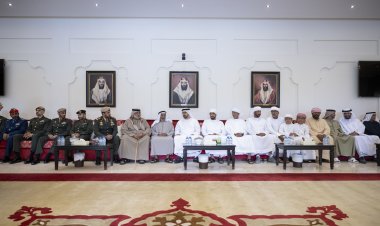 شهيد الحادث الإرهابي بالصومال.. رئيس مكتب الشؤون التنموية الإماراتي يقدم واجب العزاء في محمد الشامسي