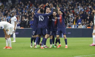 بعشرة لاعبين.. باريس يفوز على مارسيليا في قمة الدوري الفرنسي