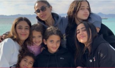 ابنة تامر حسني تنشر صورة من إجازة عيد الميلاد برفقة أسرة كريم محمود عبد العزيز