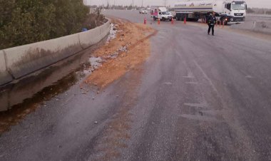 عاجل.. انقلاب سيارة نقل مقطورة محملة بالزيت بمنشأة القناطر