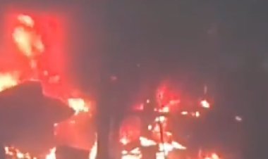 إخماد حريق هائل داخل مصنع مواسير بمنطقة الوراق (صور)