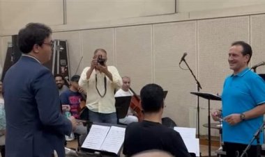 وزير الثقافة يشكر محمد ثروت: "فرحانين بوجودك معانا" قبل احتفالية المولد النبوي بالأوبرا