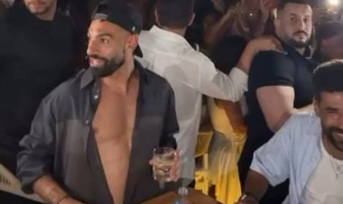 ماذا كان يشرب محمد صلاح؟ فيديو من العلمين يثير التساؤلات