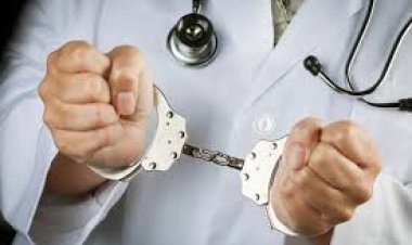 «لموا 100 مليون  جنيه»... طبيب وأخصائي تحاليل وسيدة مارسوا مهنة الطب بطريقة غير شرعية