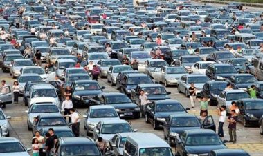 زحام مروري.. إصابة 21 موظفًا بشركة إثر إنقلاب أتوبيس على طريق السويس