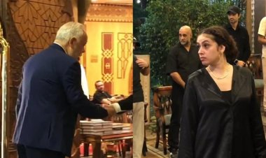أشرف زكي أبرزهم.. نجوم الفن يشاركون في عزاء والد الفنانة رباب طارق