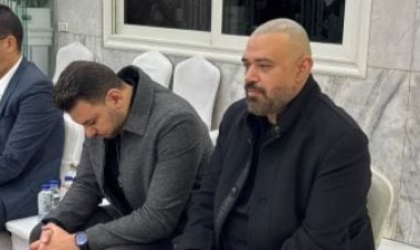 بالصور.. نجوم الفن يواسون الشاعر خالد تاج الدين في عزاء والده بالمعادي