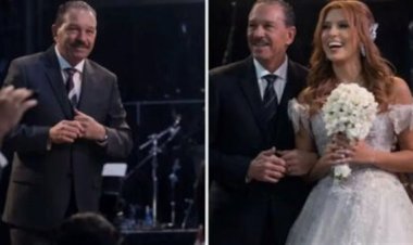 وفاة والد الفنانة الجزائرية أمل بوشوشة