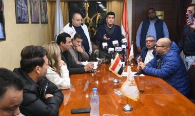 «كلنا بنحبك».. هتافات داخل نقابة الموسيقيين تطالب بعدول مصطفى كامل عن قرار استقالته