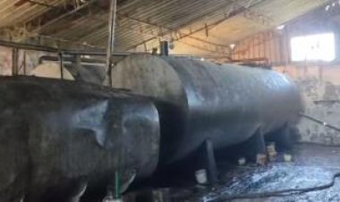 ضبط 175 طن زيت طعام مجهول المصدر في مصنعين غير مرخصين بالإسكندرية.. صور