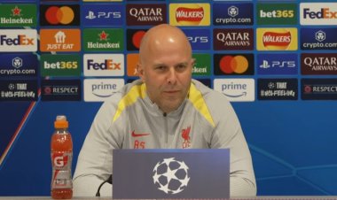 "أرني سلوت" يتحدث عن مستقبل صلاح مع ليفربول