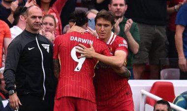 ليفربول يتصدر الدوري الإنجليزي مؤقتا بثلاثية أمام بورنموث