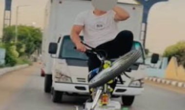 القبض على شاب لقيامه بعمل حركات استعراضية باستخدام دراجة نارية بالدقهلية