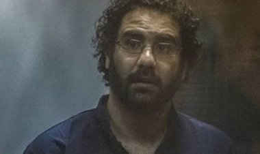 النائب العام يوافق على رفع  أسم علاء عبد الفتاح من قوائم الممنوعين