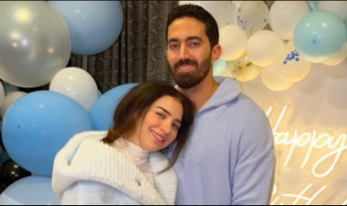 أحمد تيمور يحتفل بعيد ميلاده رفقة زوجته الفنانة مي عز الدين