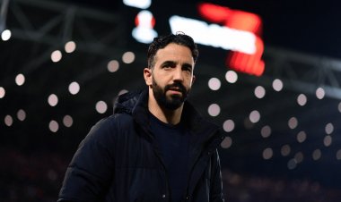 صحيفة إنجليزية: مانشستر يونايتد يستعد للإعلان عن مدربه الجديد