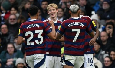 نيوكاسل يقلب تأخره إلى فوز مثير على توتنهام