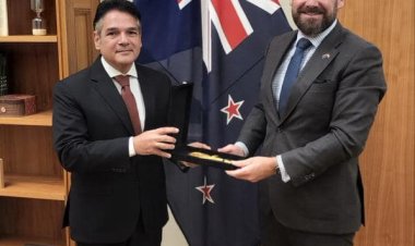 سفير مصر بنيوزيلندا  يلتقي رئيس لجنة العلاقات الخارجية بالبرلمان النيوزيلندى