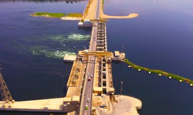 وزير الري يتابع أعمال صيانة هويس قناطر إسنا الجديدة