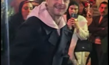 أحمد الفيشاوي ينظم المصورين في عزاء والدته سمية الألفي: «اعتبروها ريد كاربت»