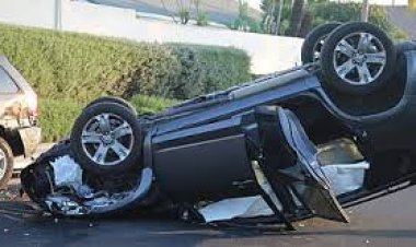 مصرع وإصابة 4 من أسرة واحدة إثر انقلاب سيارة بالطريق الصحراوي الشرقي