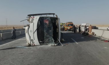 إصابة 23 شخصًا في انقلاب ميني باص بطريق مطروح – الإسكندرية الساحلي