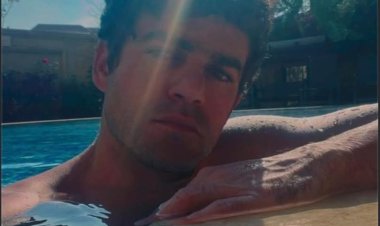 لحظة روقان تحت شمس الشتاء.. شريف حافظ يتألق في أحدث ظهور له