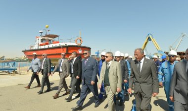 أسامة ربيع يتابع نشاط بناء 5 لنشات إسعاف بحري ولنشين فايبر جلاس بترسانة بورتوفيق البحرية