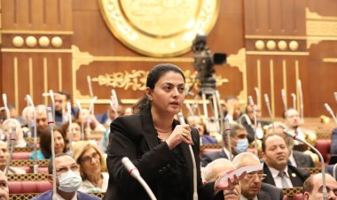 برلمانية تطالب بتوفير وسائل نقل جماعي في فترة الدراسة