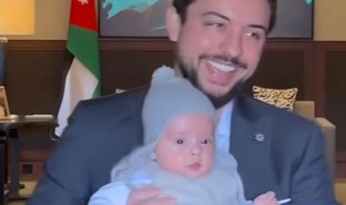 رغم انشغالاته.. الأمير الحسين ابن عاهل الأردن الملك عبد الله يصطحب ابنته في مكتبه