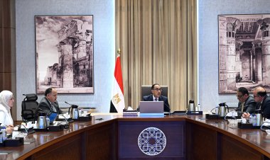 رئيس الوزراء يناقش سُبل تنمية سوق الأوراق المالية