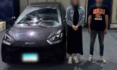 ضبط سمسار وفتاة بعد ظهورهما في فيديو بأفعال خادشة للحياء داخل سيارة بالإسكندرية