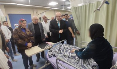 محافظ بني سويف يطمئن على المرضى الفلسطينيين أثناء تلقيهم العلاج بقسم الأورام
