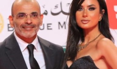 أيمن بهجت قمر بعد ظهوره بصحبة فتاة بمهرجان القاهرة السينمائي: «أنا مش متجوز»