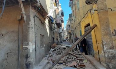 انهيار أجزاء من عقار قديم في وسط الإسكندرية