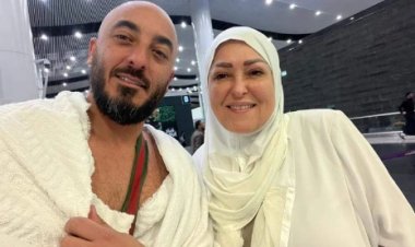 نهال عنبر تؤدي مناسك العمرة برفقة ابنها «حسام»