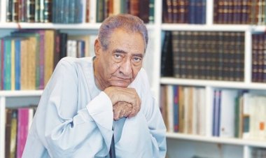 كتبها بخط يده قبل وفاته.. الإعلامية منى الشاذلي  تكشف عن وصية الخال عبد الرحمن الأبنودي