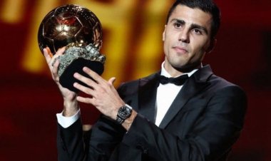 "رودري" يفوز بجائزة الكرة الذهبية لعالم 2024