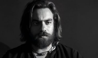 صاحب أغنية "أنا بشحت بالجيتار" يعرض سيارته للبيع بعد نجاته من حادث سير قوي