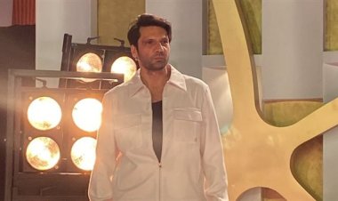 الممثل التركي كان أورجانجي أوغلو مفاجأة السجادة الحمراء في اليوم السادس من مهرجان الجونة السينمائي