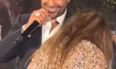 أحمد سعد يسخر من أغنياته في حفل زفاف ابن جوليا بطرس