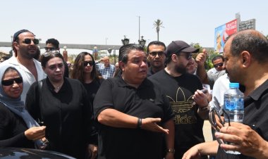 السقا ومحمد رياض على رأسهم.. الوسط الفني يودع شقيق المخرج خالد جلال في جنازة مهيبة