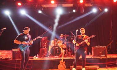 بالصور.. فرقة «سولورزم» تحيي حفل غنائي على مسرح روم آرت