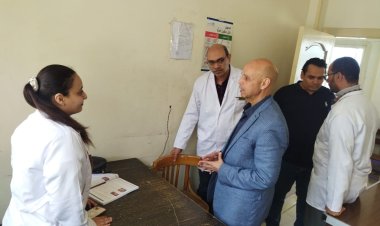 وكيل وزارة الصحة بالشرقية يتفقد الخدمة الطبية بعيادة الجلدية والجذام بالزقازيق