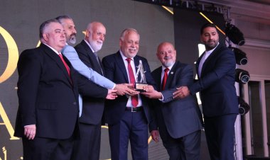 مهرجان الأفضل في بيروت يكرم أشرف زكي ويمنحه لقب عميد الفنانين والنقابيين في الوطن العربي
