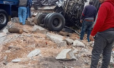 إصابة شخصين في تصادم سيارتي نقل بأكتوبر بسبب الأمطار